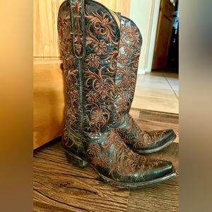 Beautiful old gringo boots like new, only worn once.